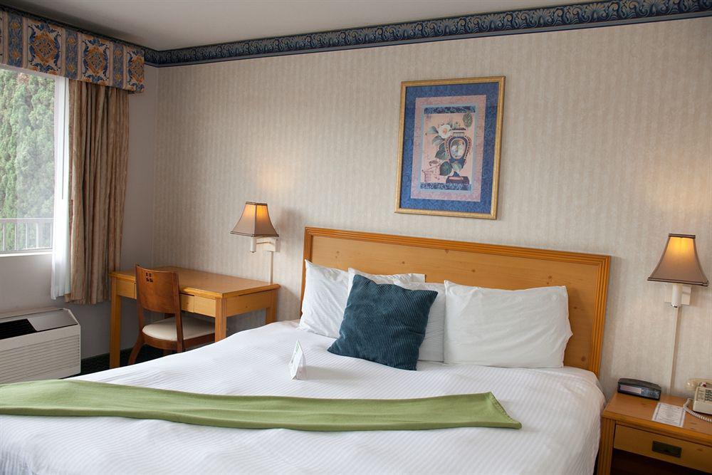 Bay Inn And Suites Сан-Диего Экстерьер фото